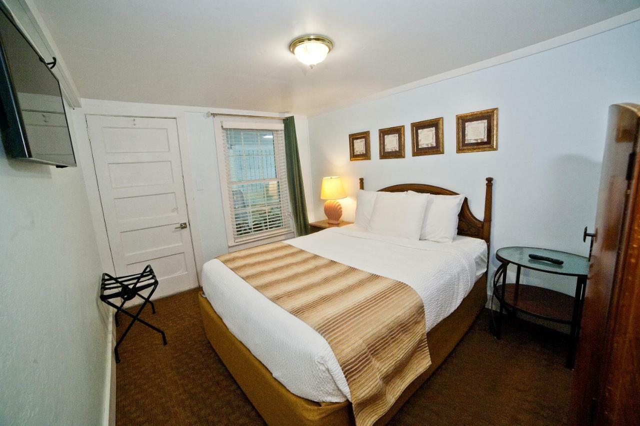 Georgianne Inn & Suites Check In 212 Butler Ave Тайби-Айленд Экстерьер фото